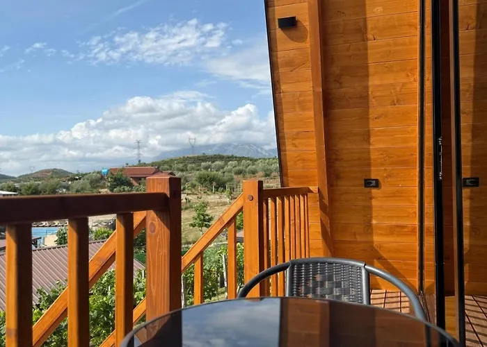 Azalea 2, Cozy Wooden Villa Tirana